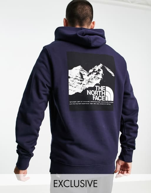 In esclusiva per ASOS - The North Face - Felpa con cappuccio blu navy con grafica