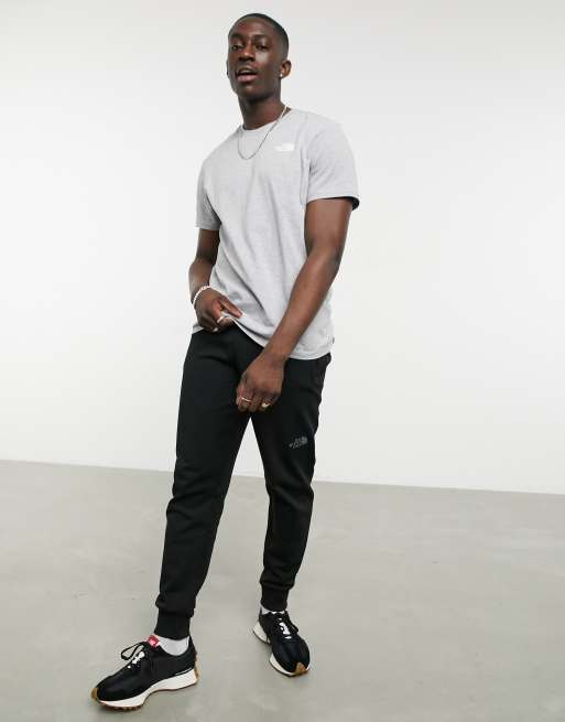 In Esclusiva per ASOS - The North Face - T-shirt grigia con logo verticale, 4 di 4