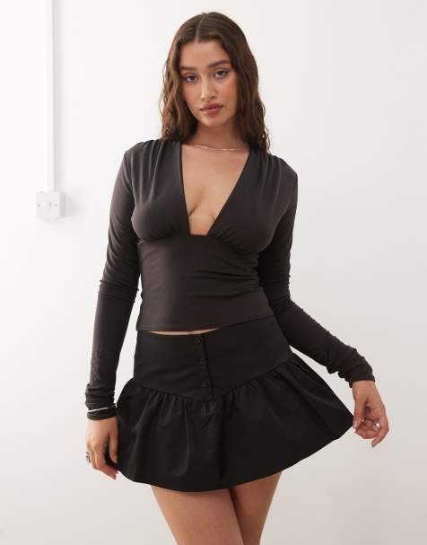 In esclusiva per ASOS - Weekday - Top a maniche lunghe marrone scuro con scollo profondo - view 1