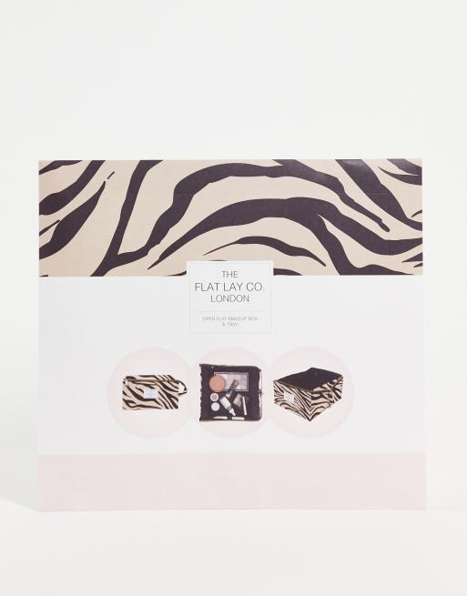 In esclusiva The Flat Lay Co. x ASOS - Beauty-case piatto zebrato, 3 di 4