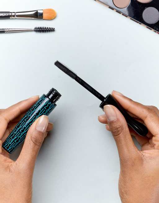 In Extreme Dimension Waterproof Mascara – Dimensional Black – fra MAC, 4 af 4