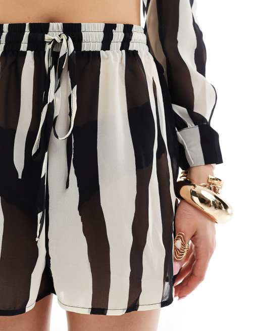 In The Style beach short co-ord in zebra print, 3 of 5