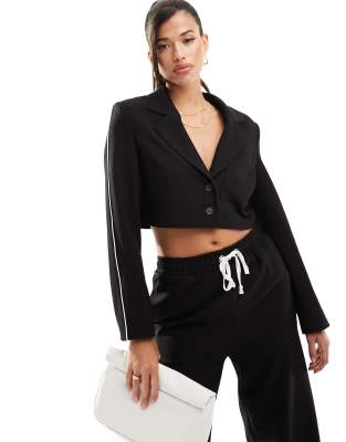 In The Style In The Style boxy cropped side stripe blazer co-ord in black