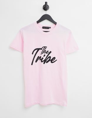 In The Style - Braut-T-Shirt in Babyrosa mit „The Tribe"-Print