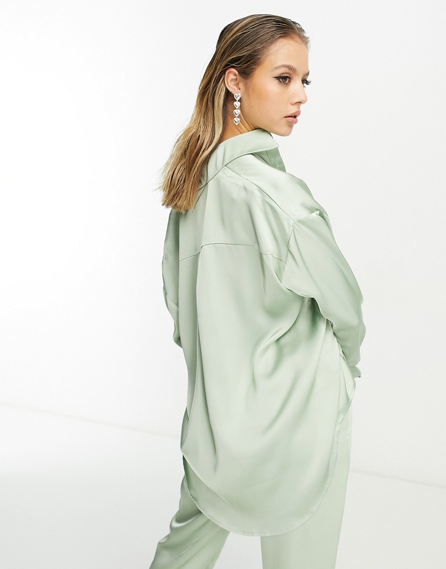 Camicia oversize in raso verde salvia in coordinato - In The Style Camicia donna  - immagine1