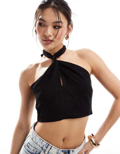 In The Style - Crop top a portafoglio nero allacciato al collo