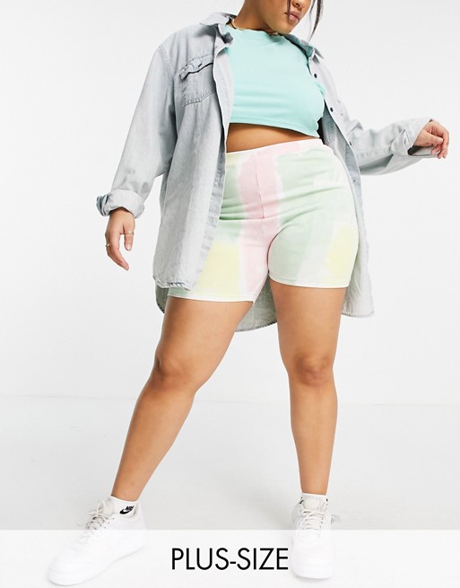 In The Style Curve legging shorts in tie dye