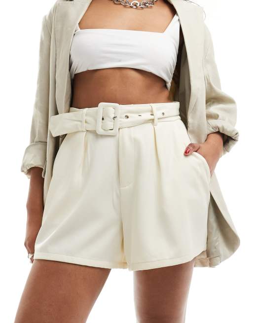 In The Style - Elegante short met riem in crème