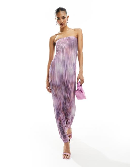 In The Style Exclusive – Fioletowa plisowana sukienka maxi z dekoltem bandeau we wzór