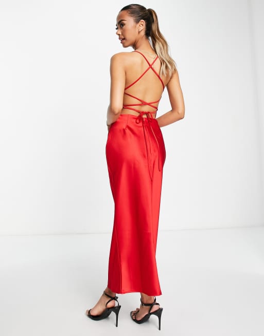 Rotes Minikleid Mit Wasserfall-Ausschnitt - Trendy & Weiblich