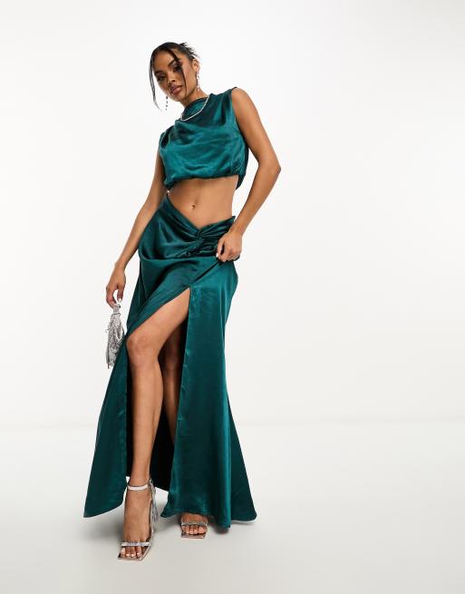 In The Style - Exclusivité - Jupe longue d'ensemble torsadée sur le devant en tissu satiné - Bleu sarcelle
