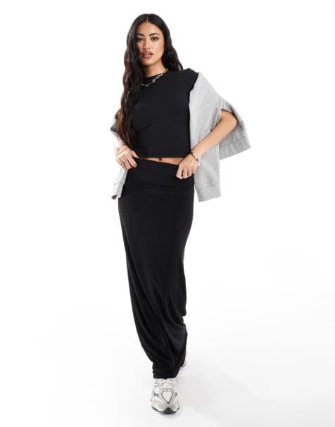 In The Style – Fits – Anschmiegsames, formendes Set in Schwarz aus figurbetontem T-Shirt und Maxirock - view 1