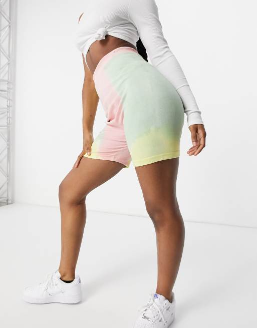 In The Style – Flerfärgade batikmönstrade shortleggings, 3 av 4