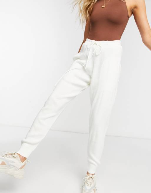 In The Style – Gestrickte Jogginghose in Creme