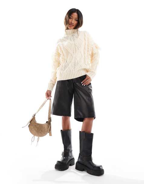 In The Style – Hochgeschlossener Zopfstrick-Pullover in Creme - view 1
