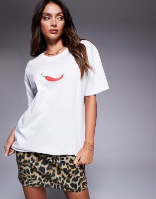 In The Style - Hot Stuff - T-shirt oversize à motif piment - Blanc - view 1