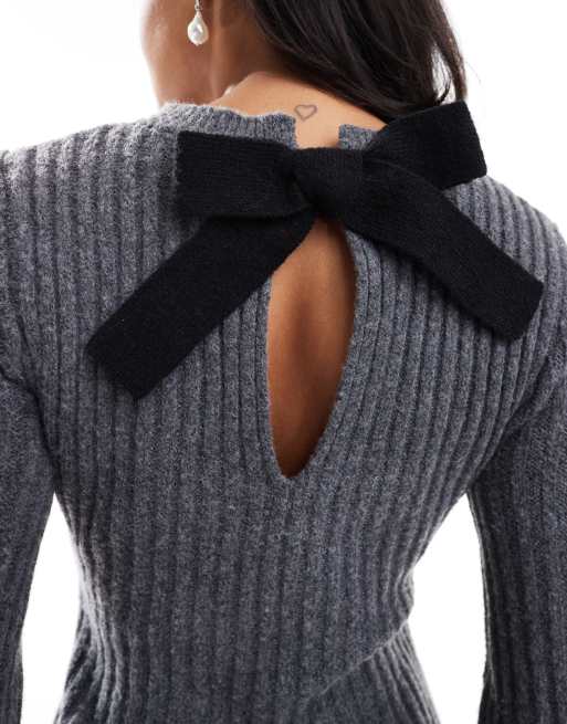 In The Style knitted bell sleeve flippy mini dress with contrast bow back in charcoal, 4 of 4