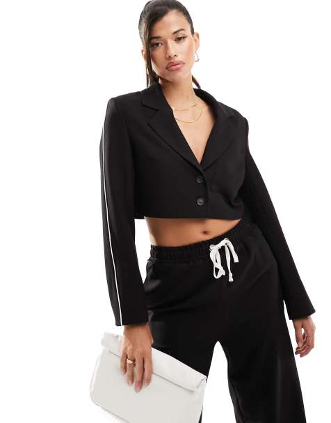 In The Style – Kurzer, kastiger Blazer in Schwarz mit seitlichem Streifendetail, Kombiteil - view 1