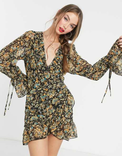 In The Style - Lagdelt minikjole med paisley-print i sort