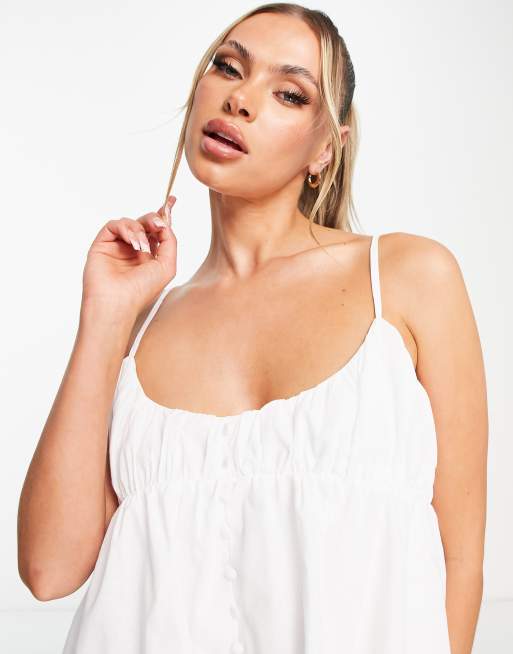 In The Style – Lorona Luxe – Trapezförmiges Camisole-Oberteil in Weiß mit Lochmuster, 3 von 4