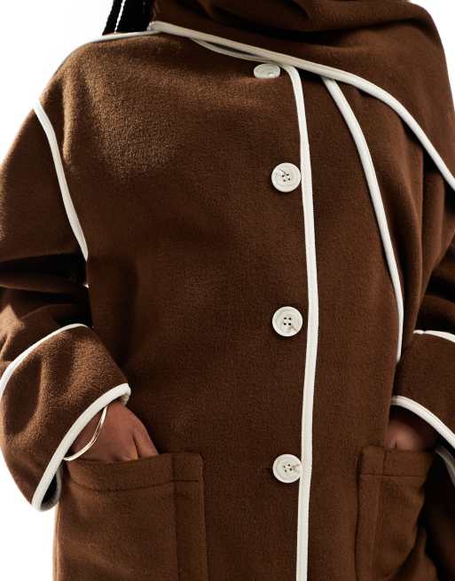 In The Style - Manteau mi-long à bordures contrastées avec écharpe amovible - Chocolat, 3 de 4
