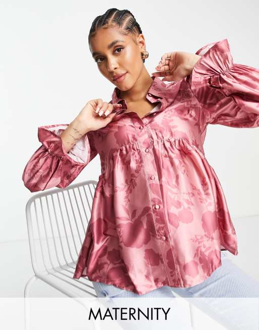 In The Style Maternity – Różowa luźna koszula z kwiatowym wzorem