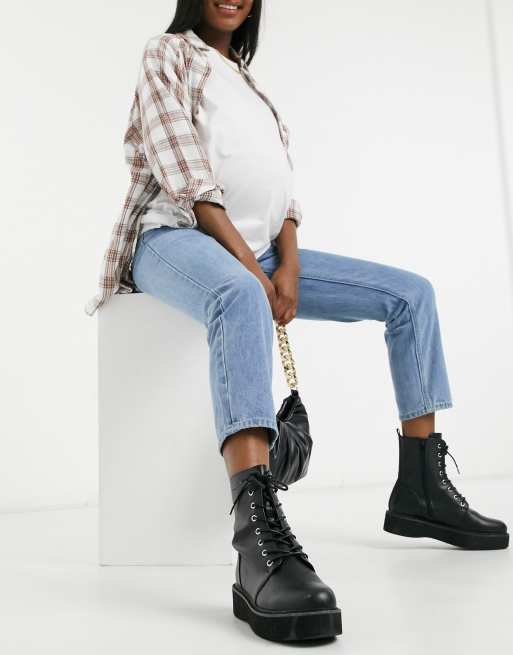In The Style Maternity x Dani Dyer over the bump straight leg jean in blue, 4 of 4