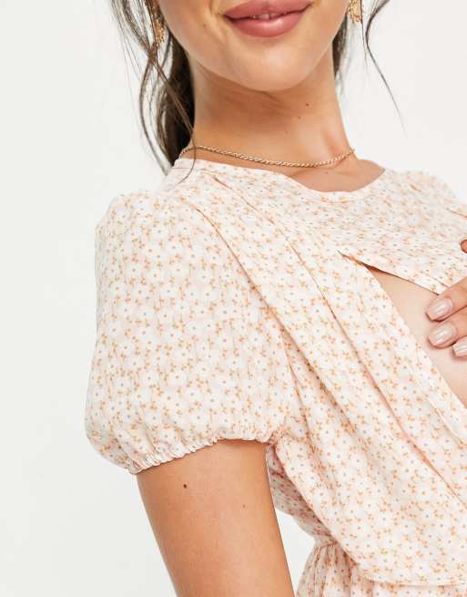 In The Style Maternity x Dani Dyer - Robe courte imprimée avec nœud sur le devant - Rose multicolore, 3 de 4