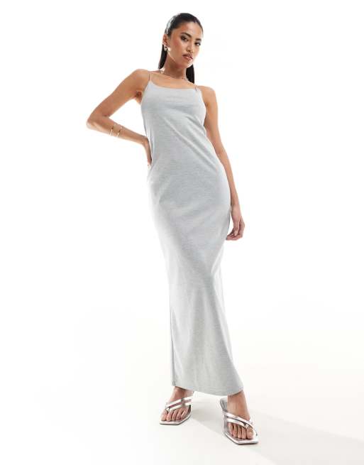 In The Style – Maxi-Trägerkleid in Grau