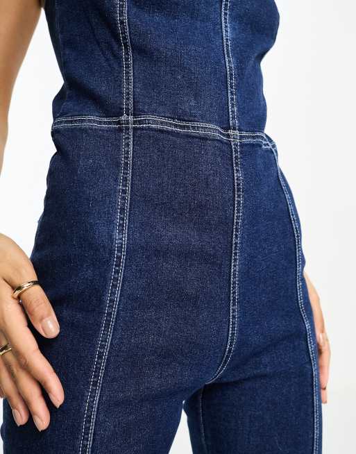 In The Style Petite exclusive denim bandeau flared jumpsuit in dark blue, 4 of 4