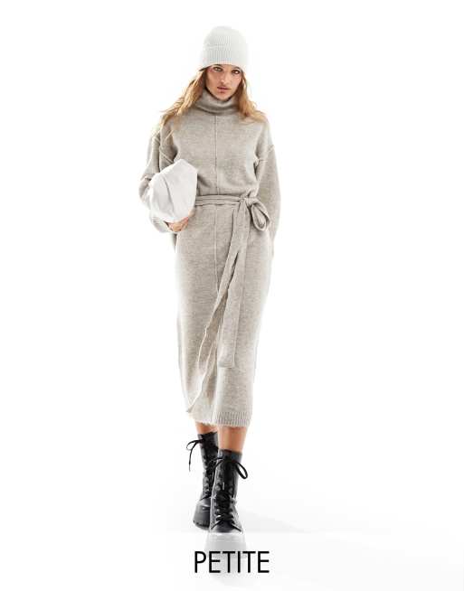 In The Style Petite - Exclusives - Gebreide maxi jurk met col en ceintuur in stone