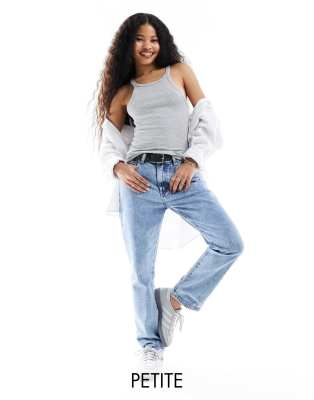 In The Style Petite - Gerade geschnittene Jeans in ausgebleichter blauer Waschung