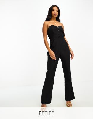 In The Style Petite - Trägerloser, schmal geschnittener Jumpsuit in Schwarz mit Knopfdetail und weitem Bein