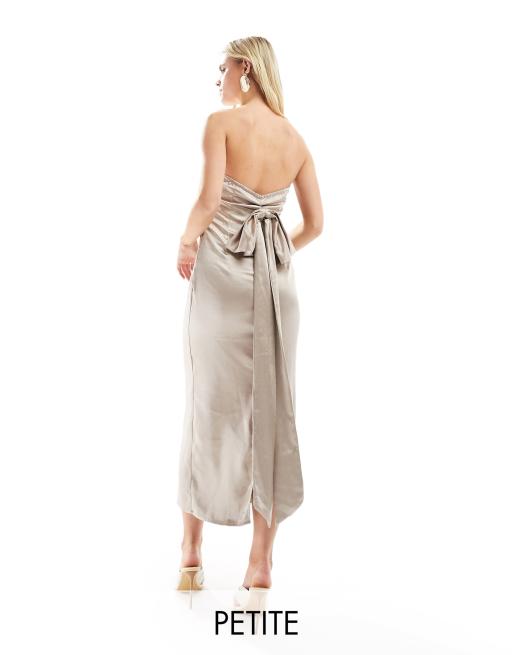 In The Style Petite - Vestito midi a fascia in raso moka con fiocco