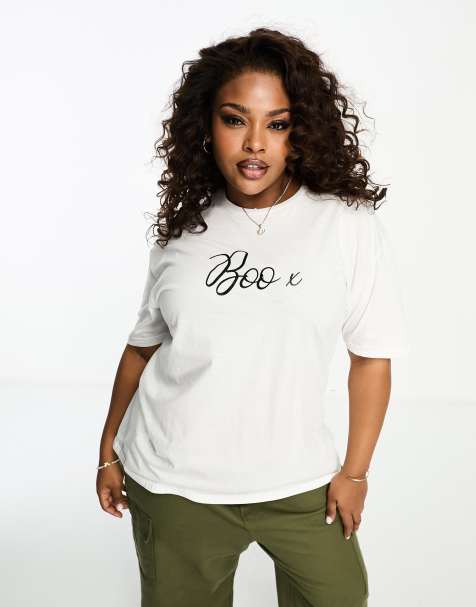 In The Style Plus – Biały T-shirt z brokatowym napisem „Boo” - view 1