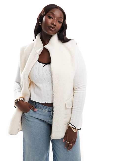 In The Style Plus - Bodywarmer van teddystof in crème