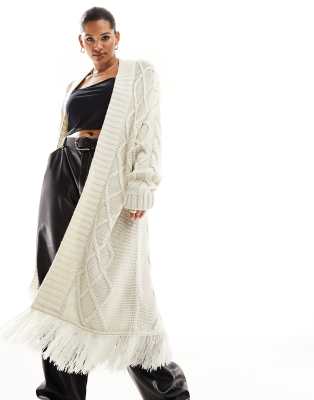 In The Style Plus - Cardigan in maglia a trecce color crema con frange