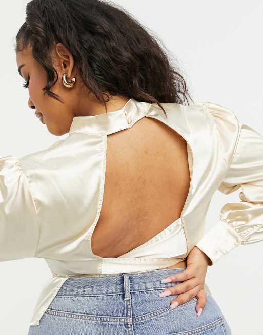 In The Style Plus – Champagnefärgad topp i satin med hög krage, endast hos ASOS, 2 av 4