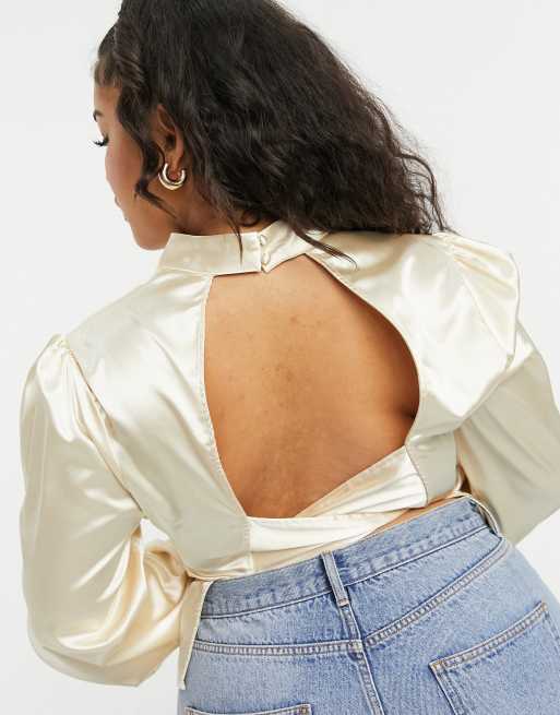In The Style Plus – Champagnefärgad topp i satin med hög krage, endast hos ASOS, 3 av 4