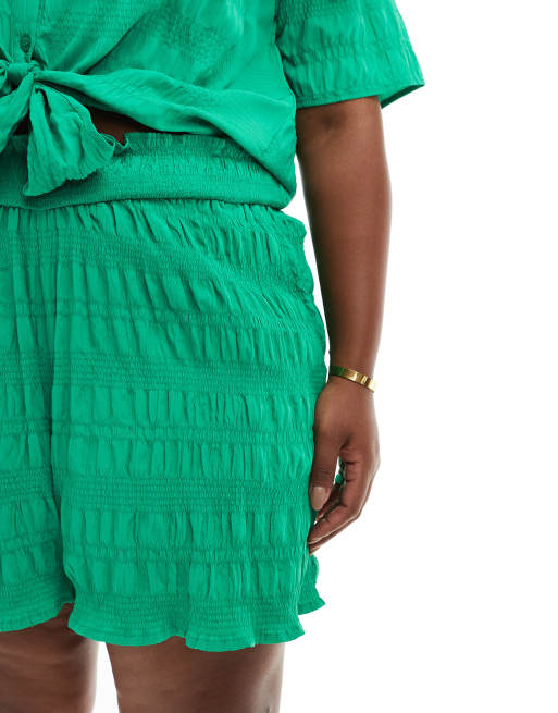 In The Style Plus crinkle beach shorts in green (part of a set), 3 of 5