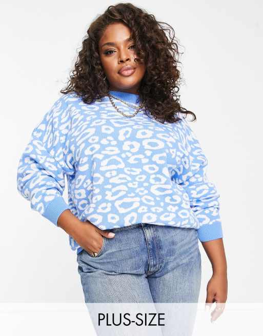 In The Style Plus - Exclusives - Gebreide, hooggesloten trui met luipaardprint in blauw