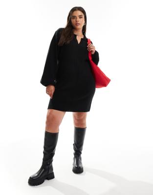 In The Style Plus - Exklusives, gestricktes Mini-Pulloverkleid in Schwarz mit Kragendetail