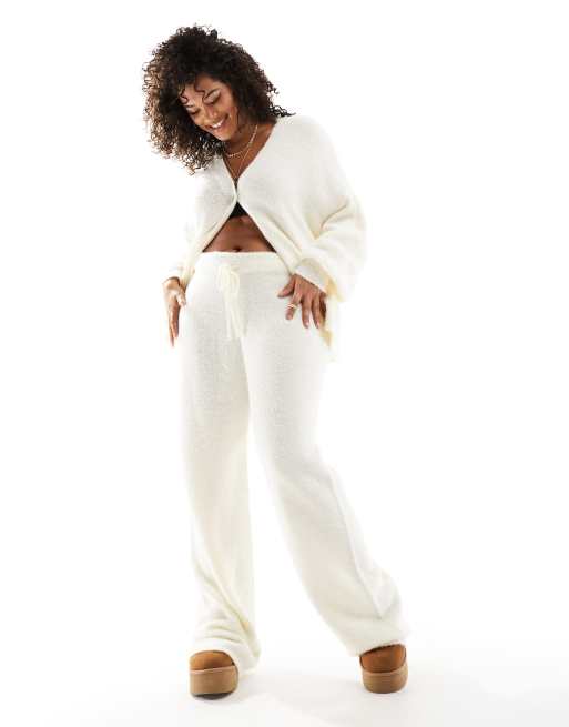 In The Style Plus – Flauschige Hose in Cremeweiß, Kombiteil, 3 von 5
