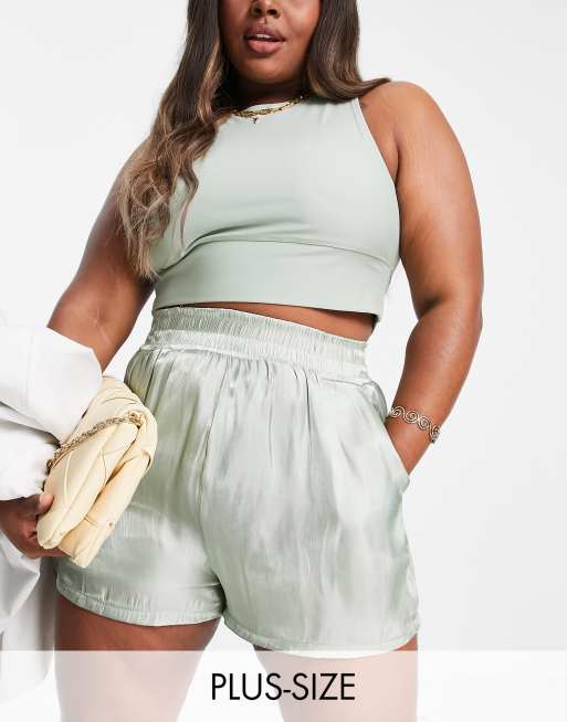 In The Style Plus - Pantaloncini boyfriend in raso salvia in coordinato