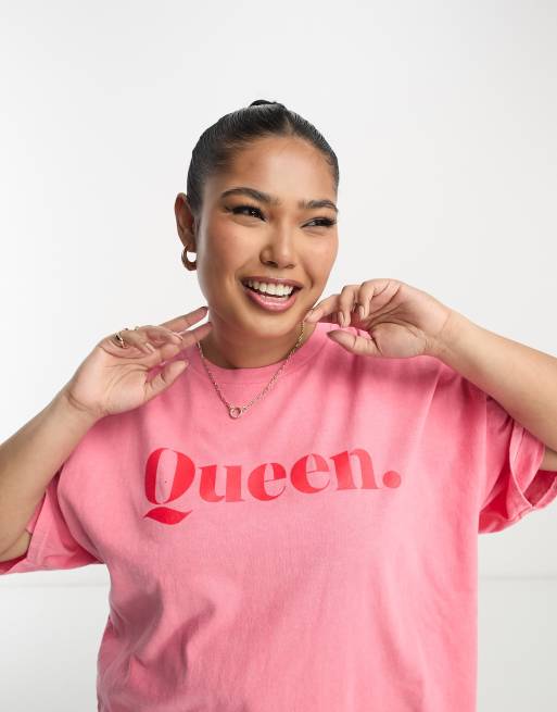In The Style Plus – Różowy T-shirt z nadrukiem – Tylko w ASOS