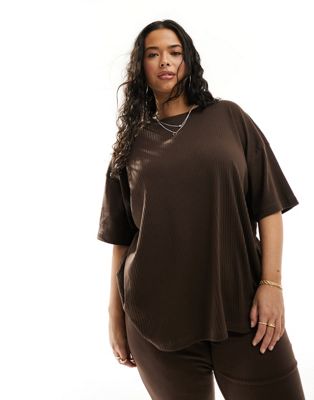 In The Style Plus t-shirt and flare trouser set in chocolate