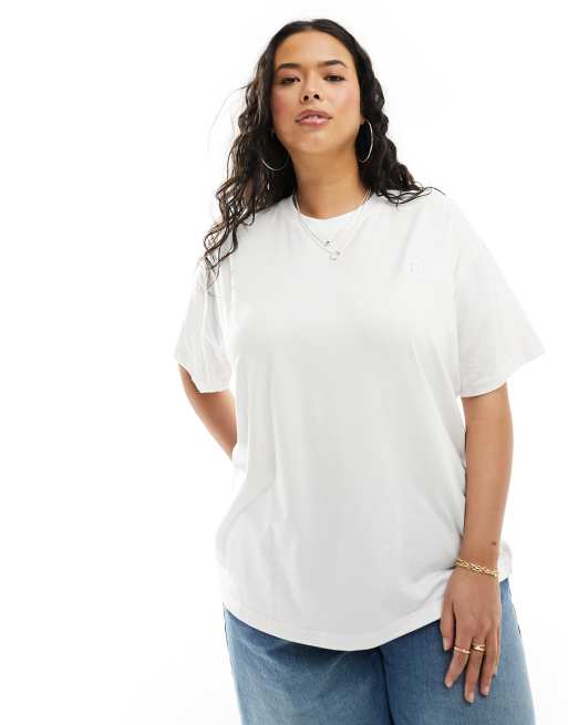 In The Style Plus – Vit t-shirt med broderad logga