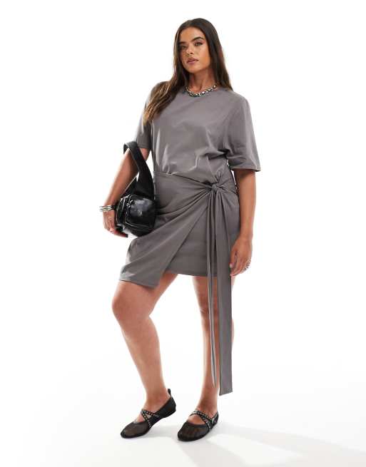 In The Style Plus wrap tie side mini t-shirt dress in charcoal, 3 of 4