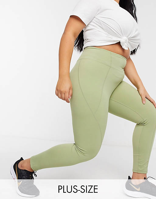In The Style Plus x Courtney Black - Olivenfarvede træningstøj-leggings med paneler