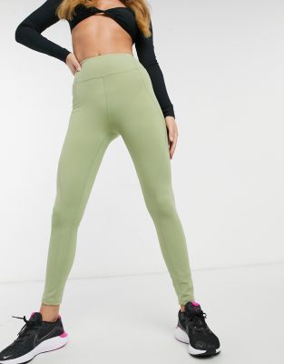 In The Style Plus x Courtney Black – Oliwkowe legginsy sportowe z przeszyciami i wstawkami
